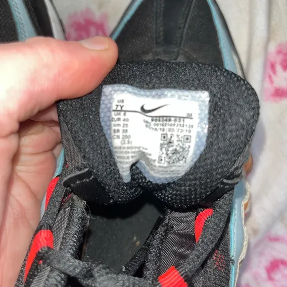 7 youth boys ! Nike air sneakers worn once literally!