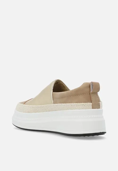 Butterfly Feet Senhora 17 Slip on Taupe