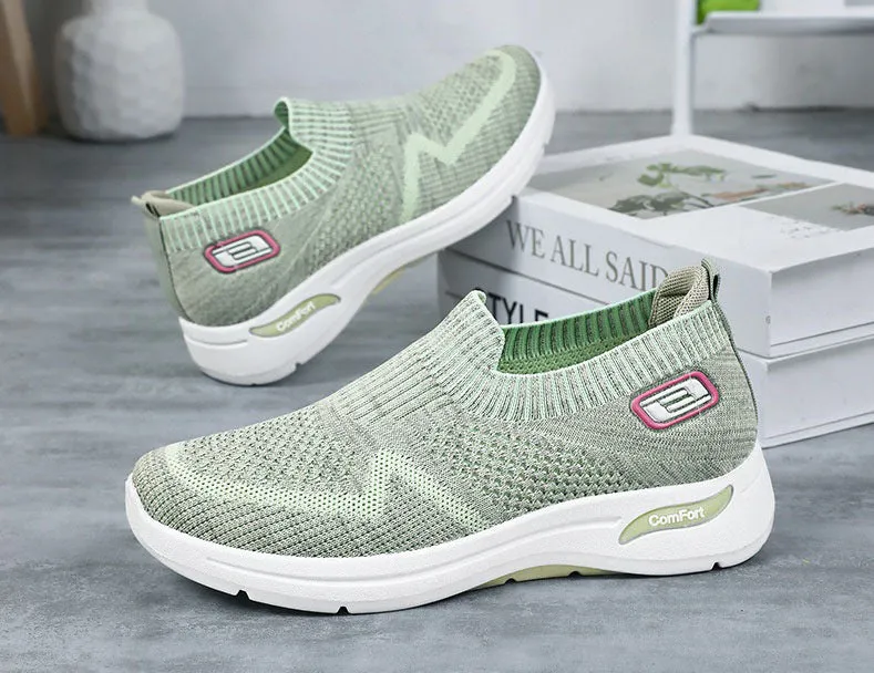 Classic and Breathable Women's Slip-On Sneakers for Everyday Wear