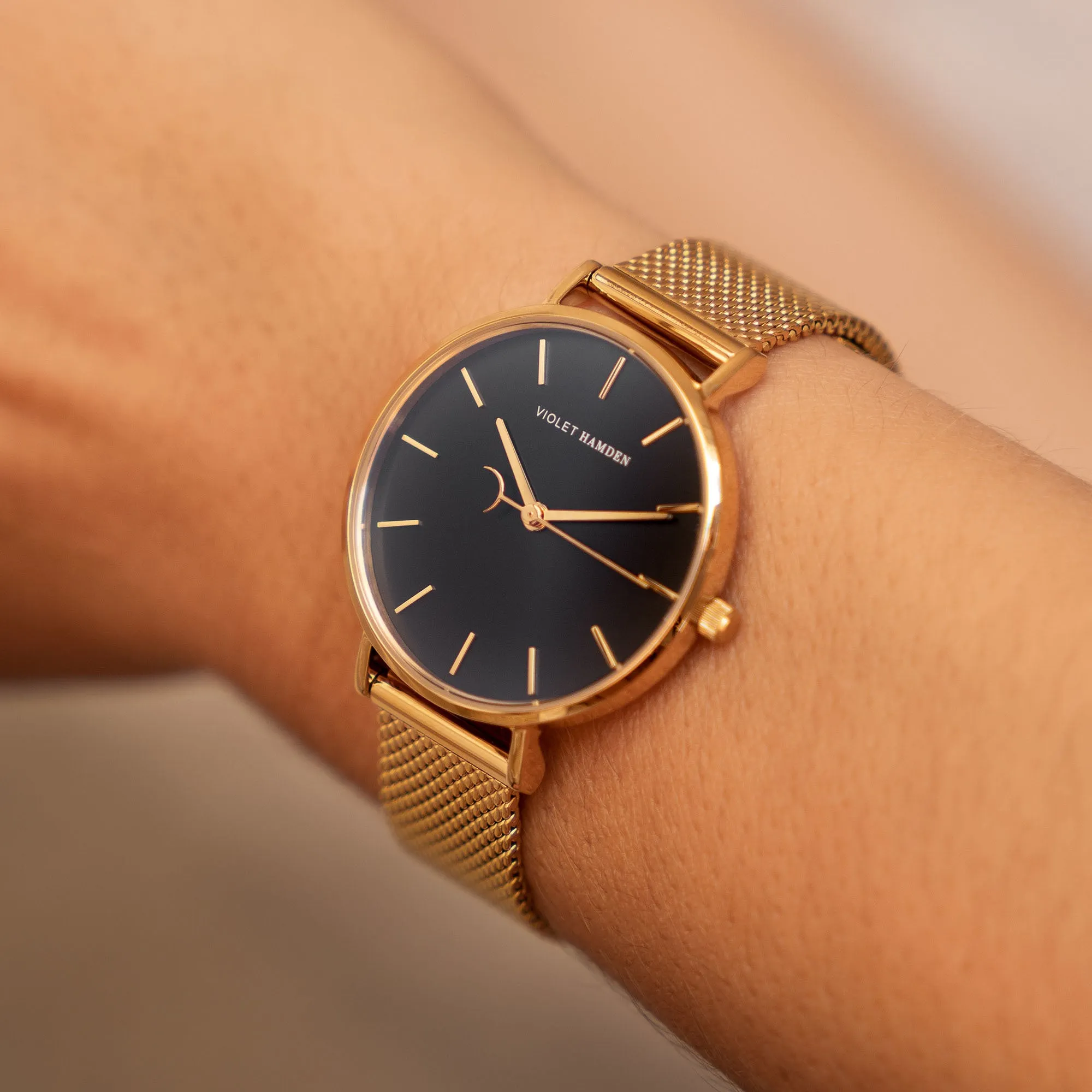 Day & Night round ladies watch gold and black coloured