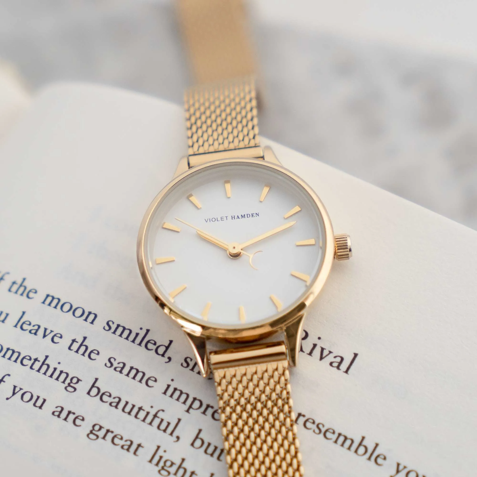 Day & Night round ladies watch gold and white coloured