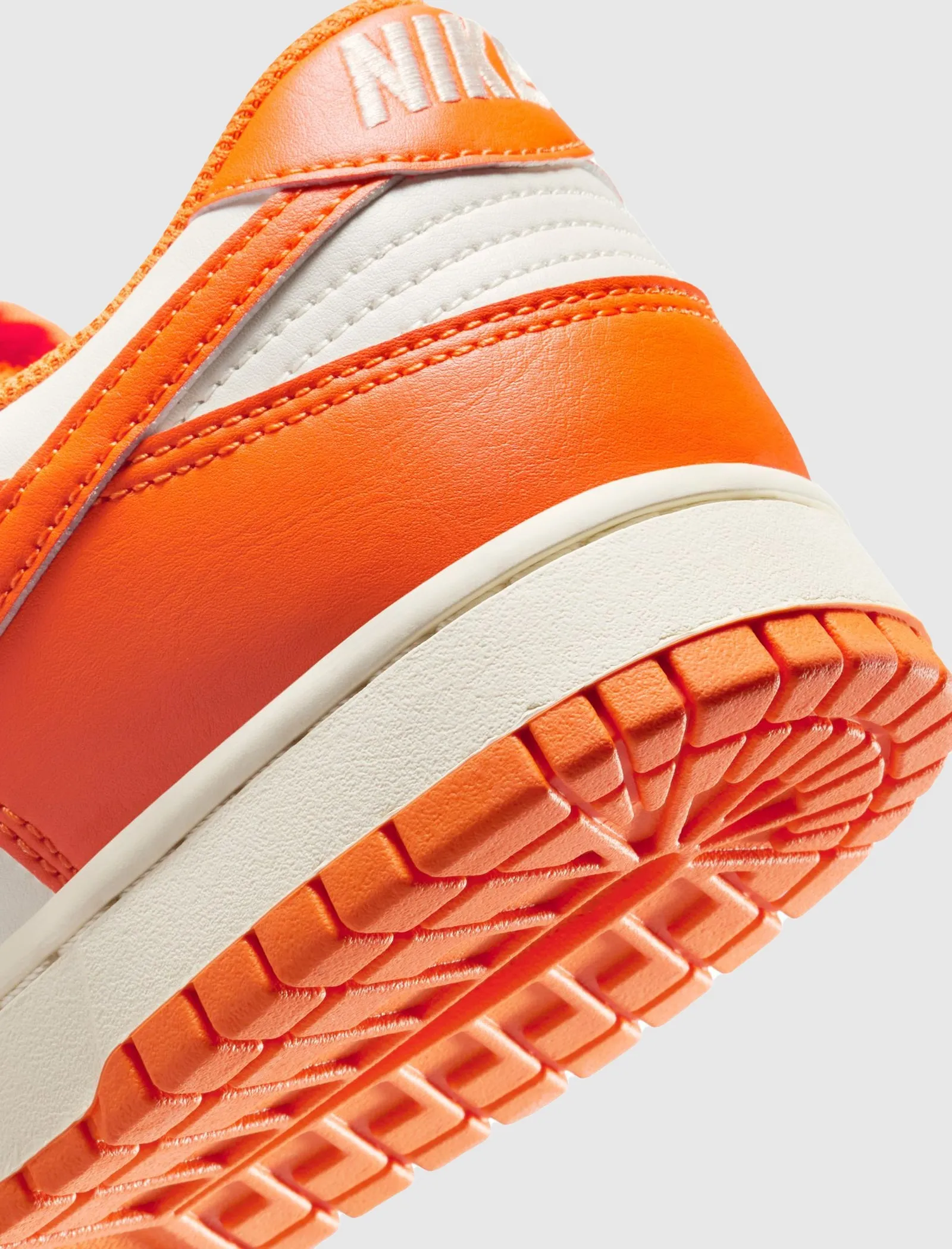 DUNK LOW RETRO "PALE IVORY/SAFETY ORANGE"