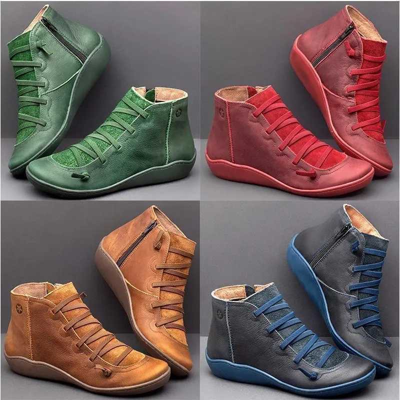 Einfarbige flache Fersenstiefel