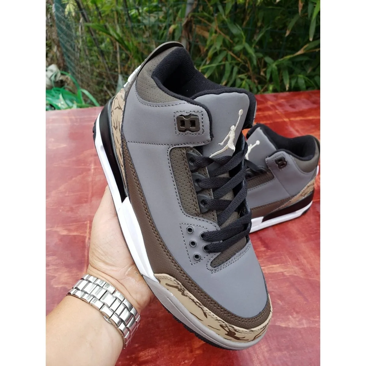 JORDAN 3 RETRO x COOL GREY/EARTH BROWN
