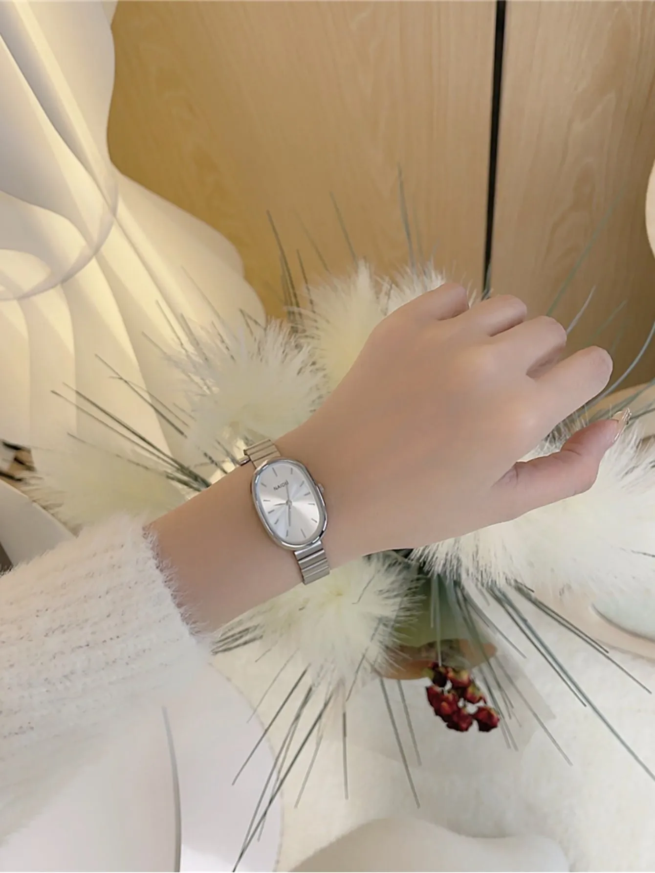 Round Minimalist Quartz Watch - Silver