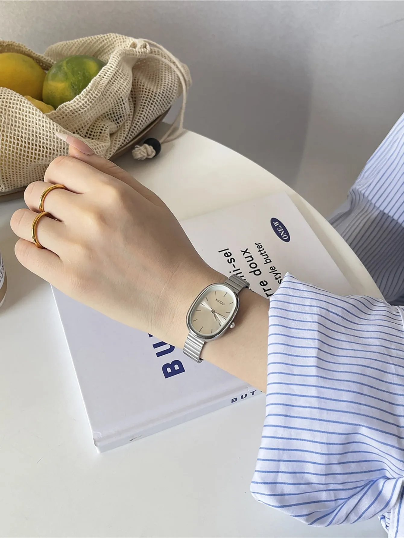 Round Minimalist Quartz Watch - Silver